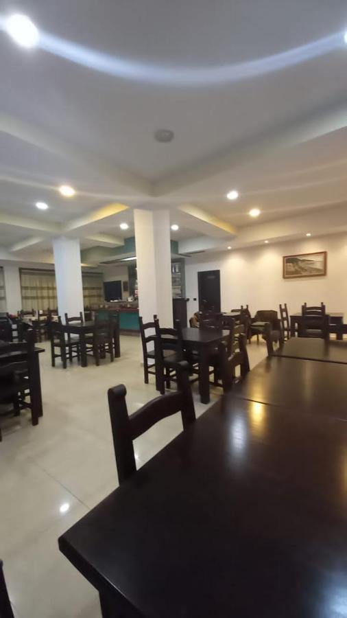 Hotel Edland Vlore Ngoại thất bức ảnh