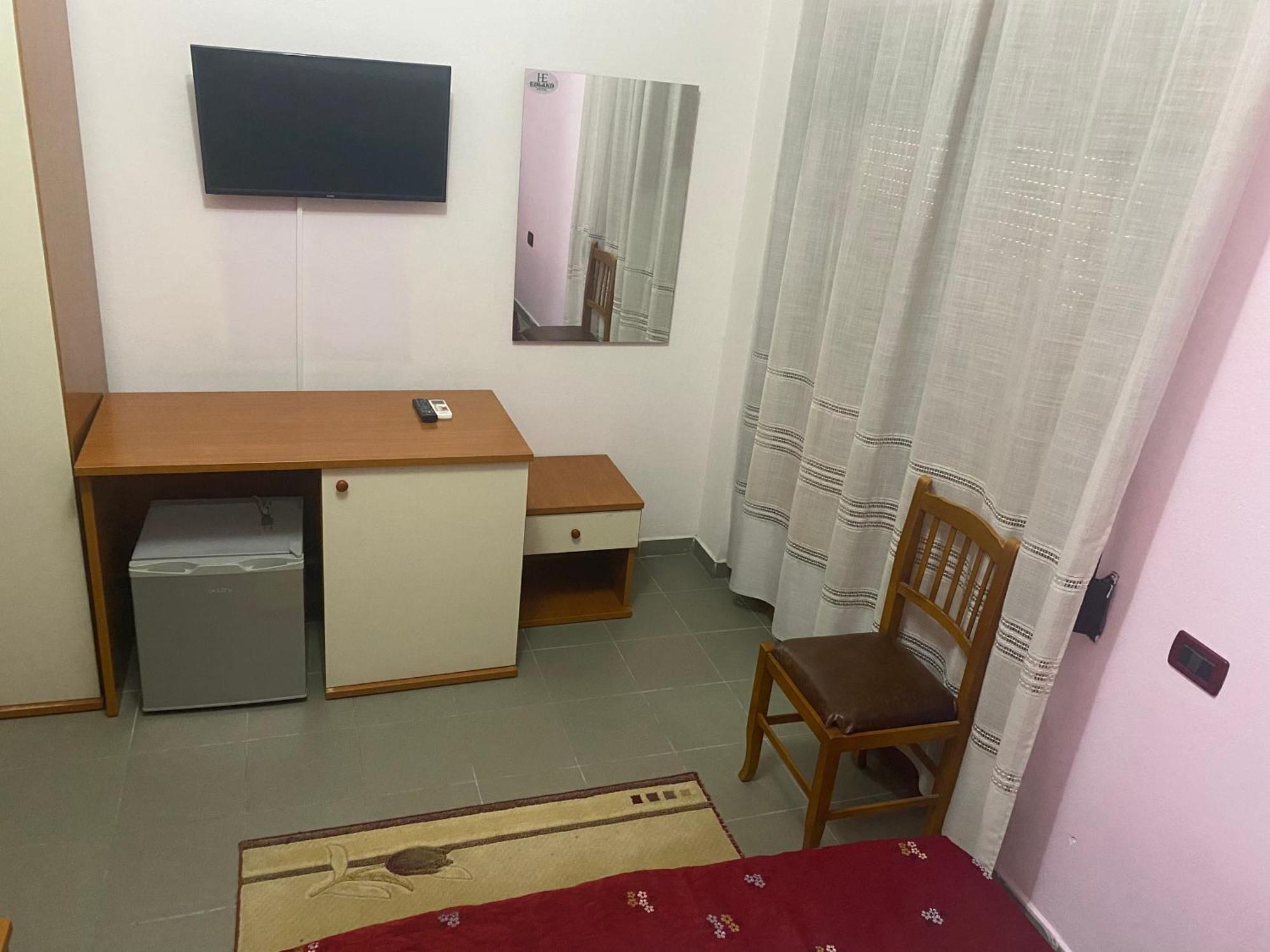Hotel Edland Vlore Ngoại thất bức ảnh