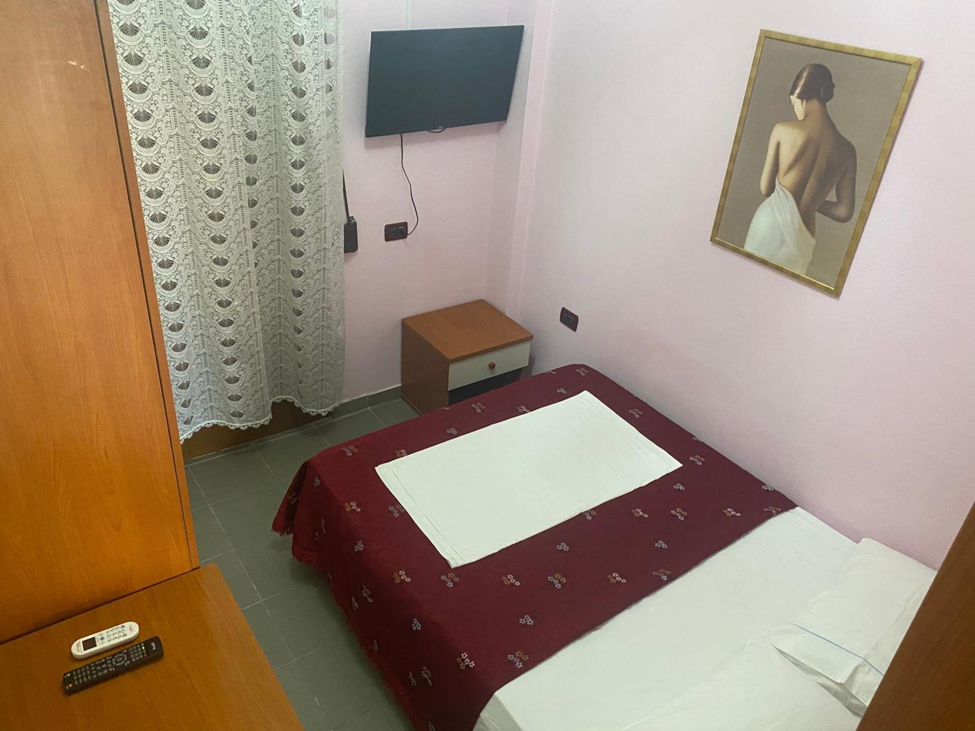 Hotel Edland Vlore Ngoại thất bức ảnh
