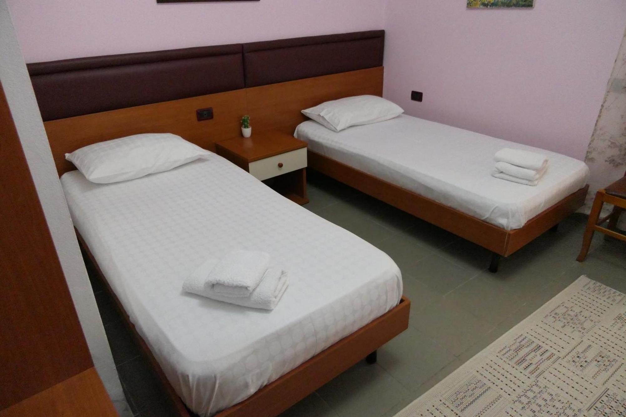 Hotel Edland Vlore Ngoại thất bức ảnh
