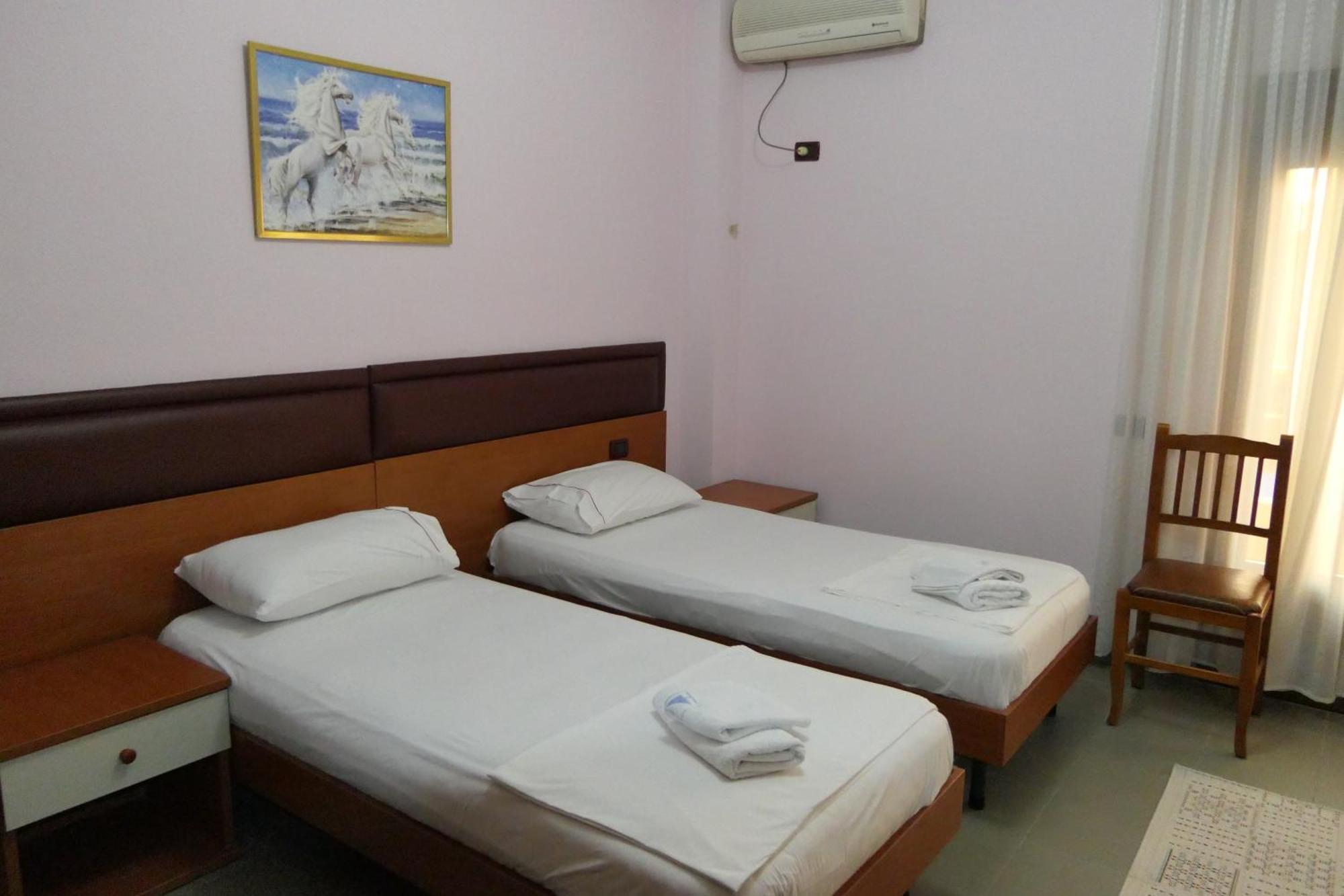 Hotel Edland Vlore Ngoại thất bức ảnh