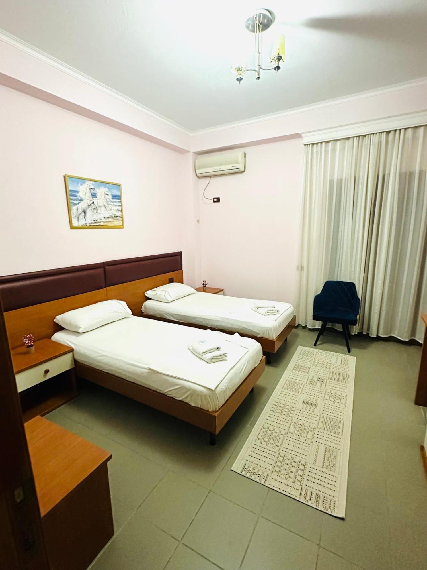 Hotel Edland Vlore Ngoại thất bức ảnh